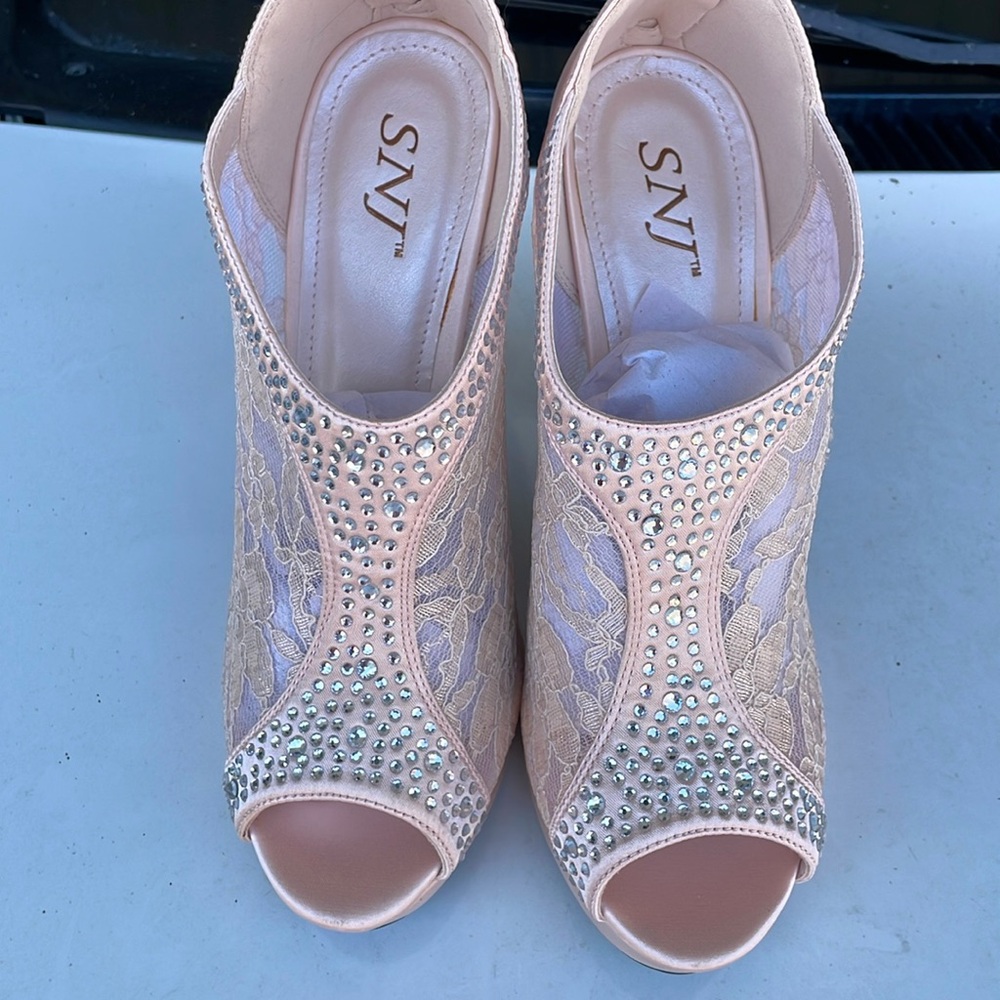 Woman heels. 8 1/2" heels brand new!  Pink satin with pink lace